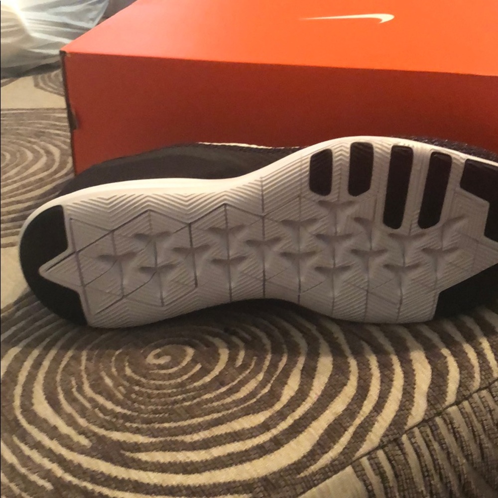 Nike women’s training shoes - Picture 3 of 4